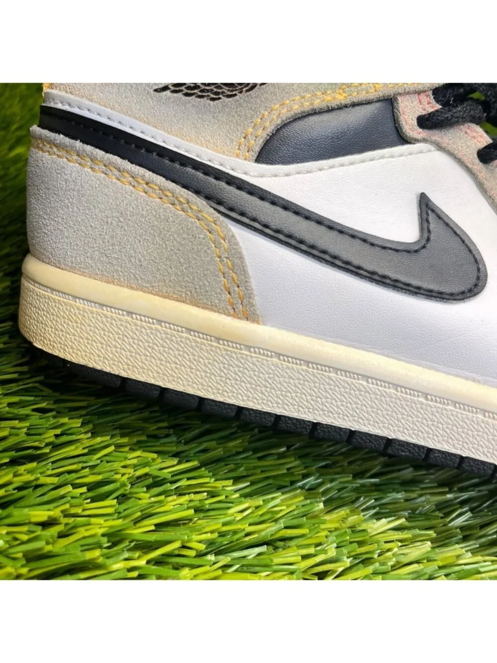Nike Air Jordan 1 Mid SE PS Flight Boys Size 3Y White Basketball Shoes Sneakers